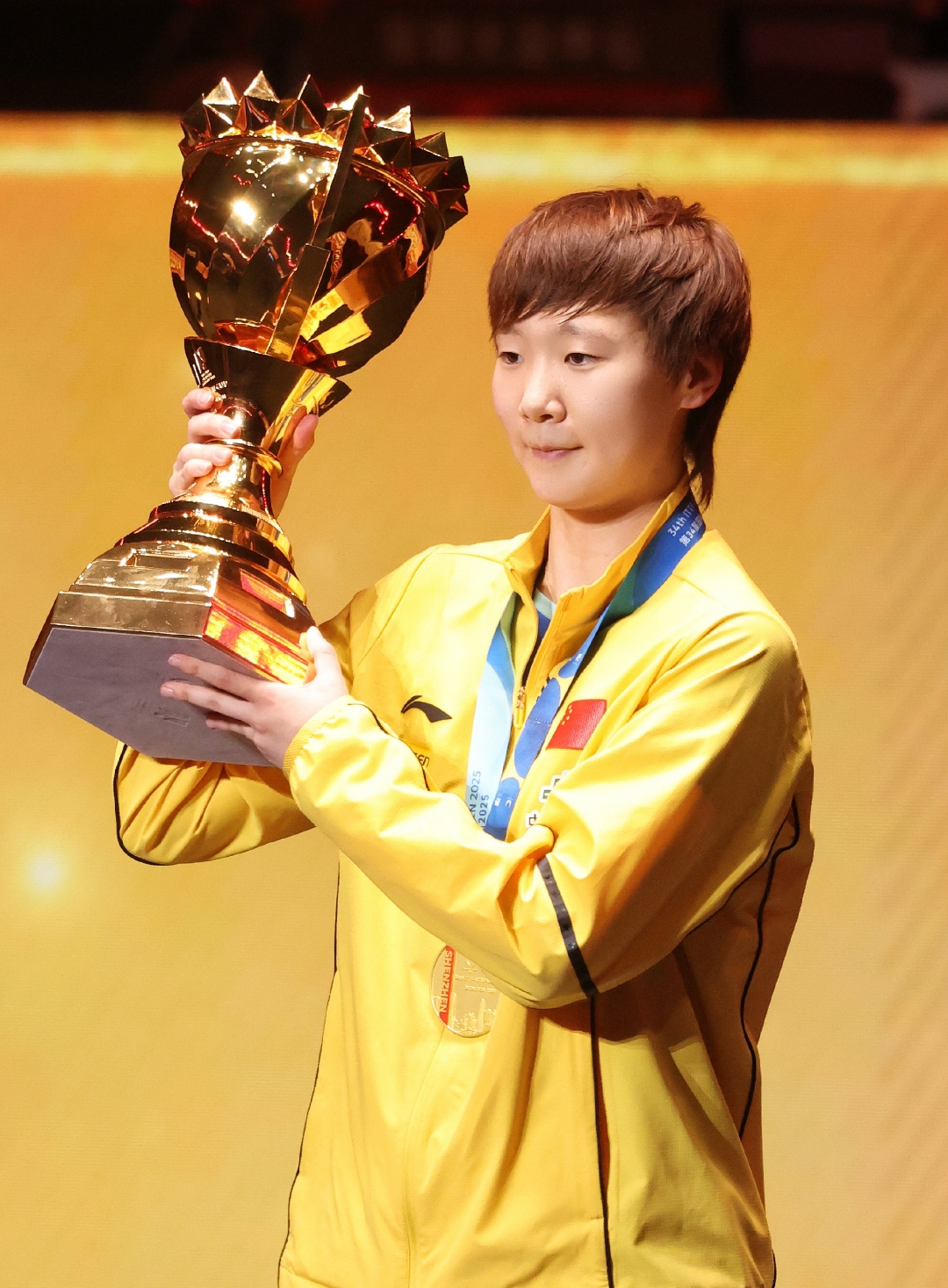 真实力，运动员获金牌笑逐颜开的简单介绍