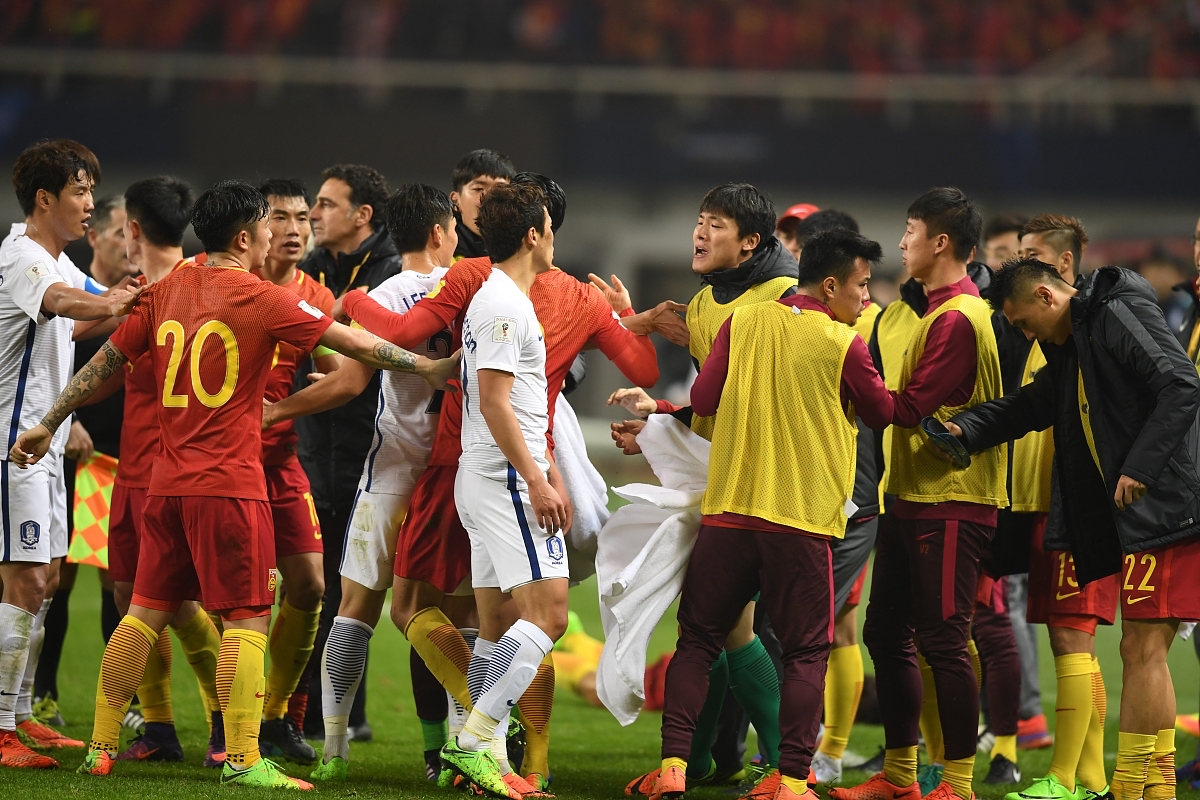 包含强队对决：球队备战脚步加快，备战力度倍增的词条