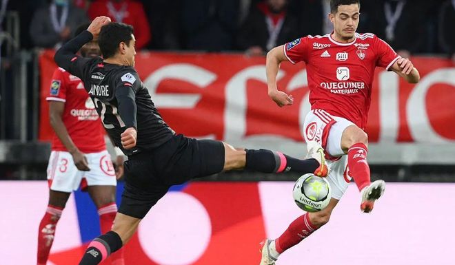 里尔客场击败南特，保持法甲前四位置