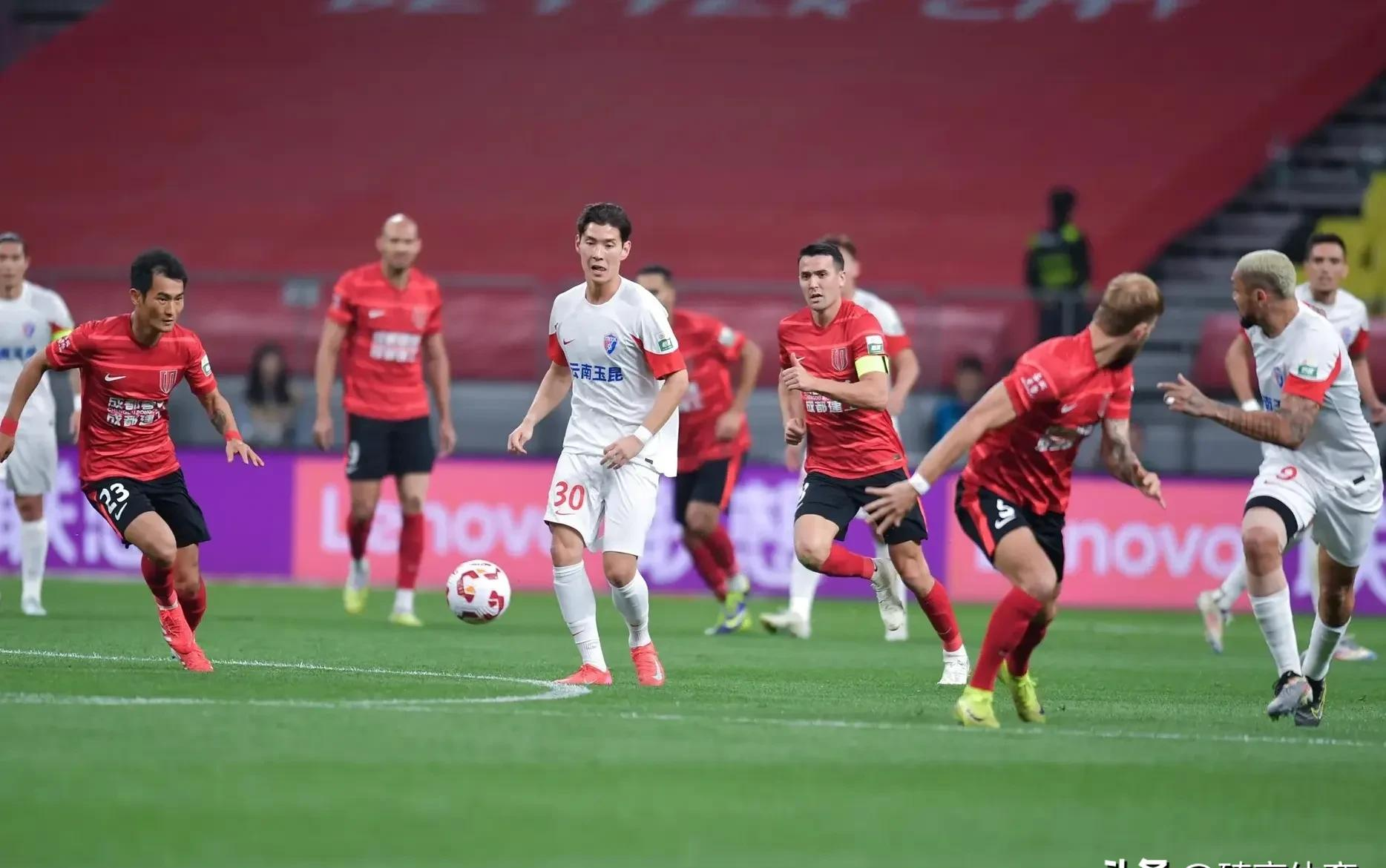 中超赛场激战：球员表现受到外界高度评价的简单介绍