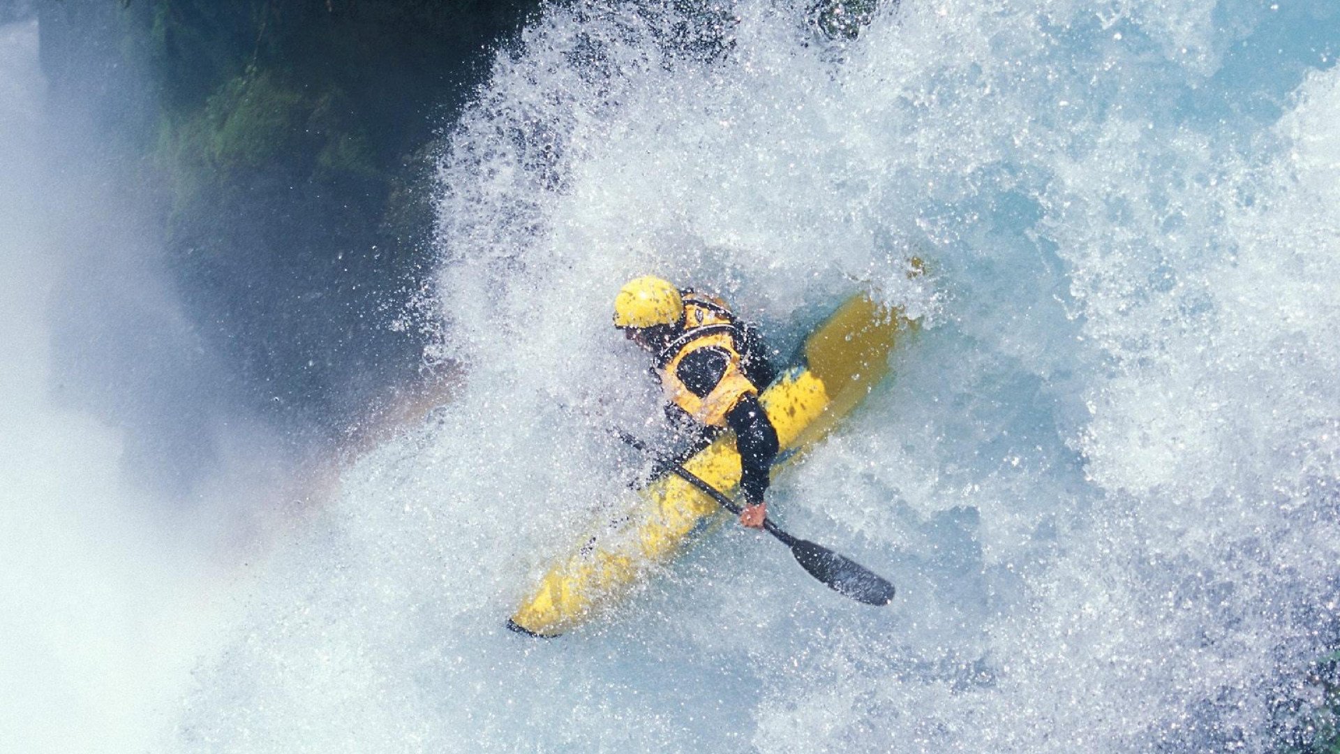 希腊横扫哥伦比亚，皮克惊艳四座，一场颠覆预期的足球盛宴